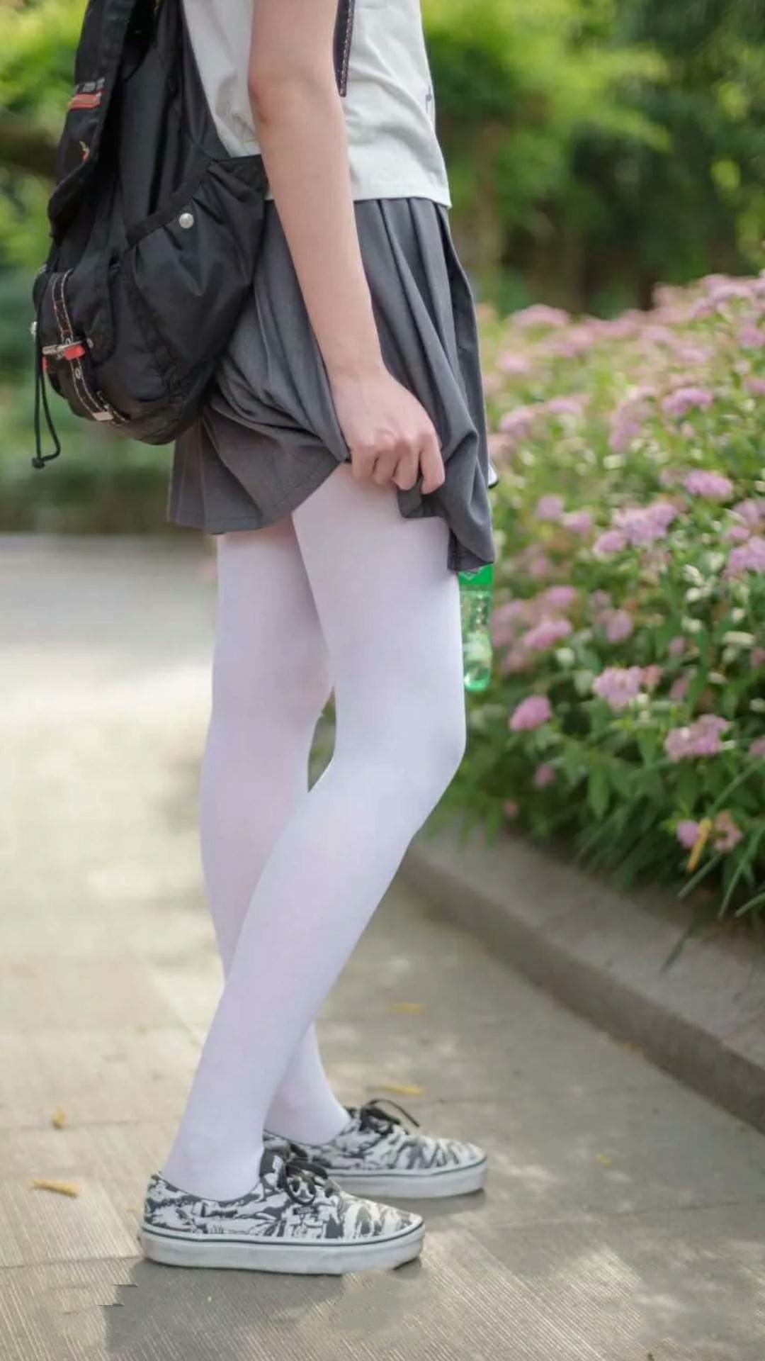 鹈鹕队制霸广厦,恩比德关键先生引领胜利