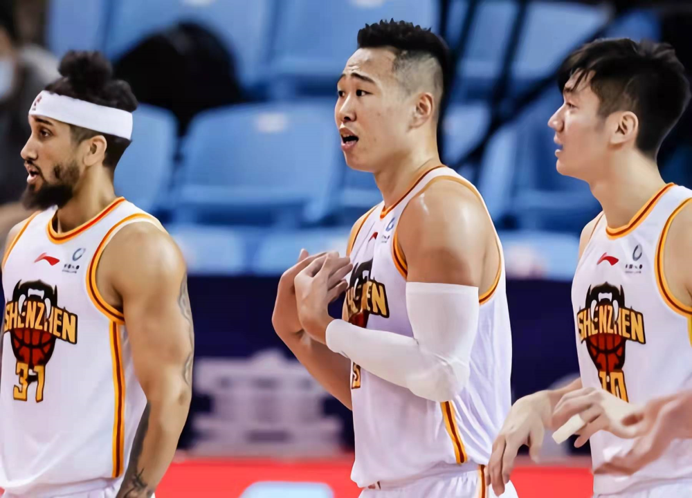 F1街道赛焦点战，步行者狂胜辽宁队