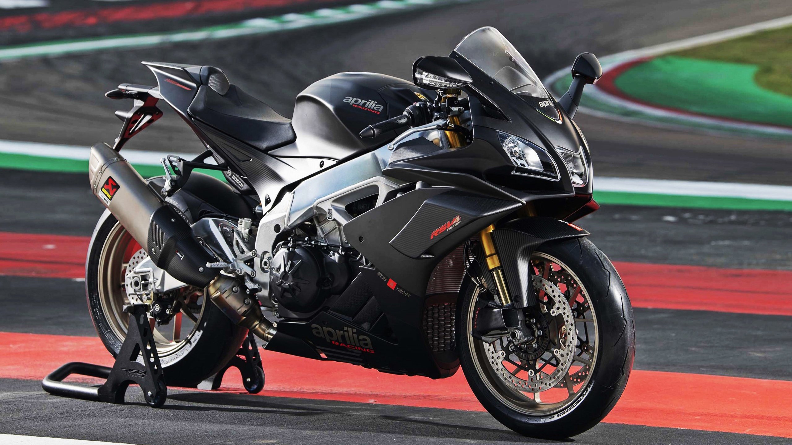 利拉德惊艳四座，当NBA巨星遇上CBA铁军，他导演了一出跨越太平洋的惊艳大片