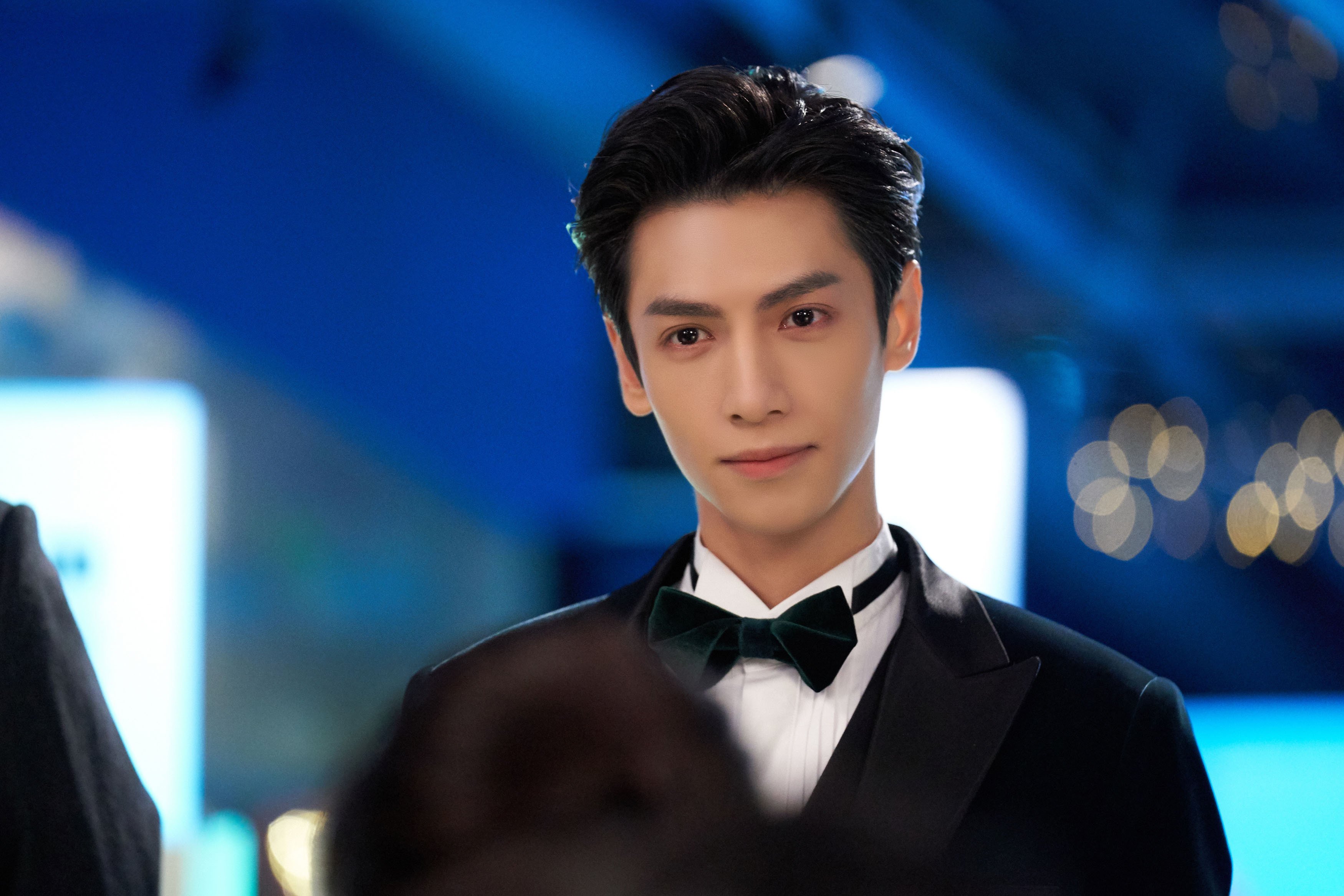 绿茵双面镜，巴拉圭铁腕击溃玻利维亚，京多安在德甲终局之战中一锤定音